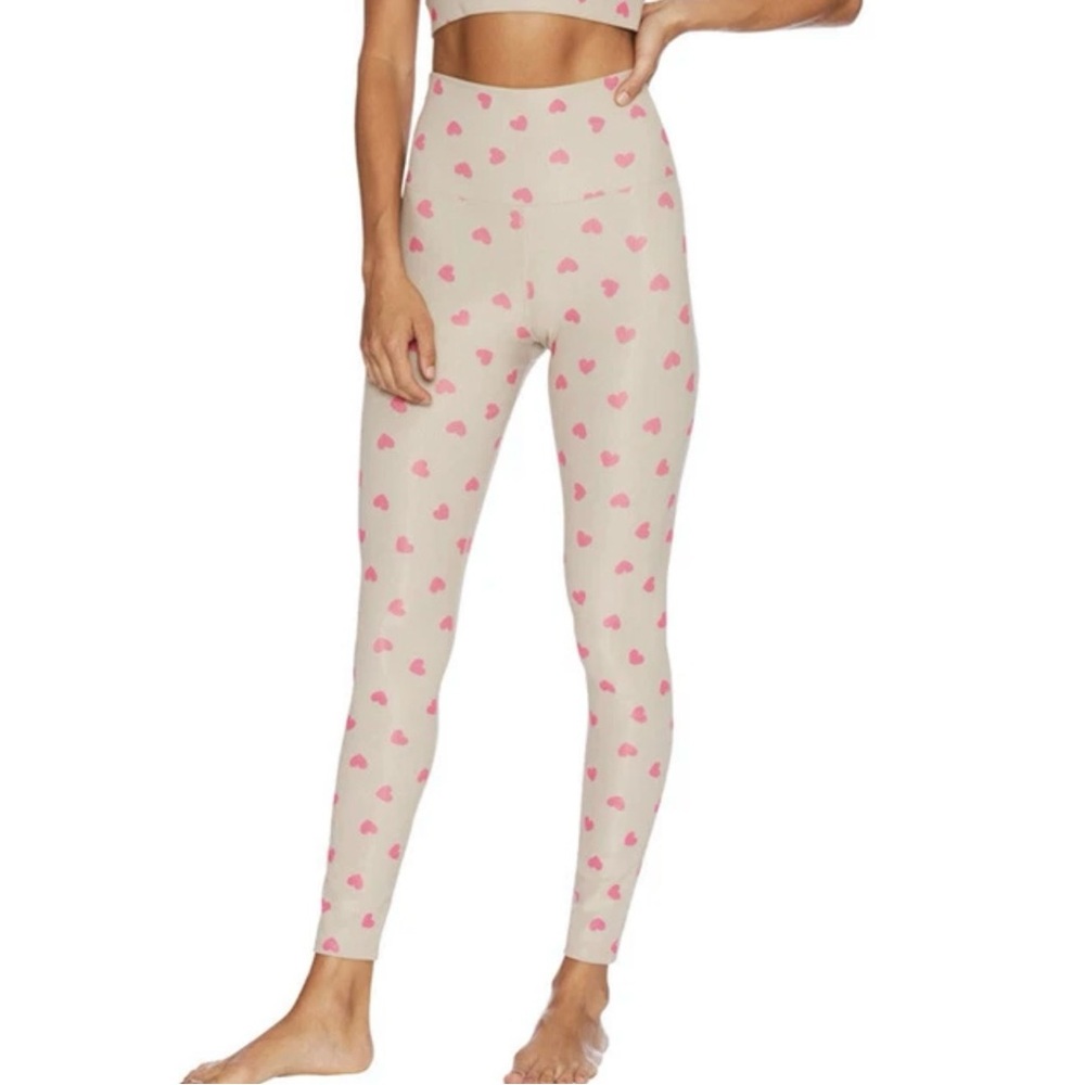 Beach Riot Ayla Legging in Famous Taupe Heart Ribbed Viral Heart Print - Large
